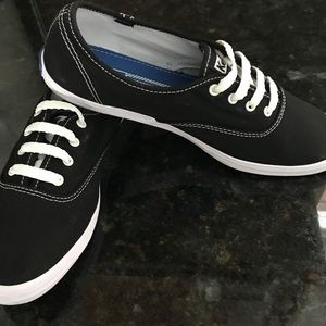 Women’s Black Keds